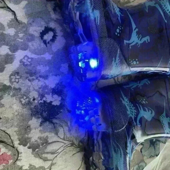 Boys size 5 rain boots that light up new never worn​ - Picture 6 of 8